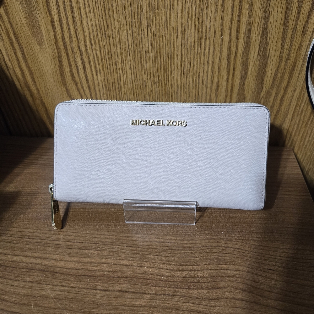 Michael Kors light Pink Wallet